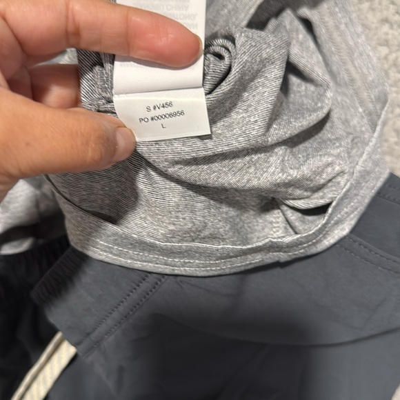 Vuori Men's Kore Jogger. Charcoal Jogger Pants size L - Picture 6 of 6